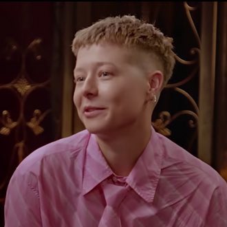 Empanada de carne…    Frita…        con coca de vidrio