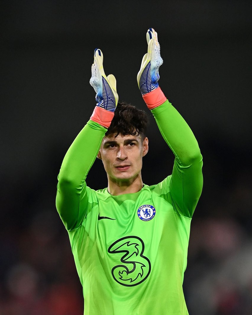 UberChelseaFC_'s tweet photo. The respect this man is getting at the moment is amazing to see. Not a lot of players could get back up from the knockdowns he has had but he held firm and he has been nothing short of INCREDIBLE.

Kepa Arrizabalaga, take a bow 💙 https://t.co/nISHgc0oRa