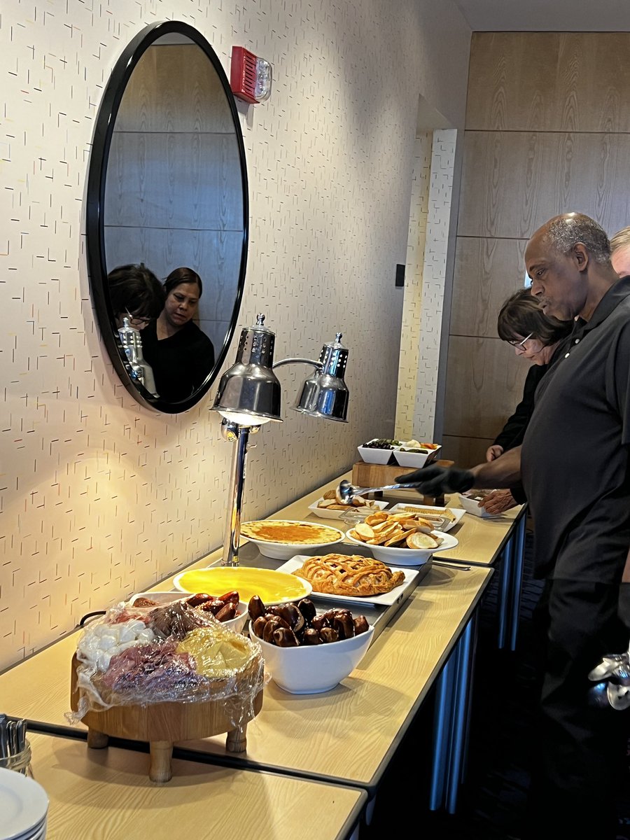 mwera's tweet photo. We are getting ready for the reception. Please join us at 5:30 pm! https://t.co/zHBPuSScUz