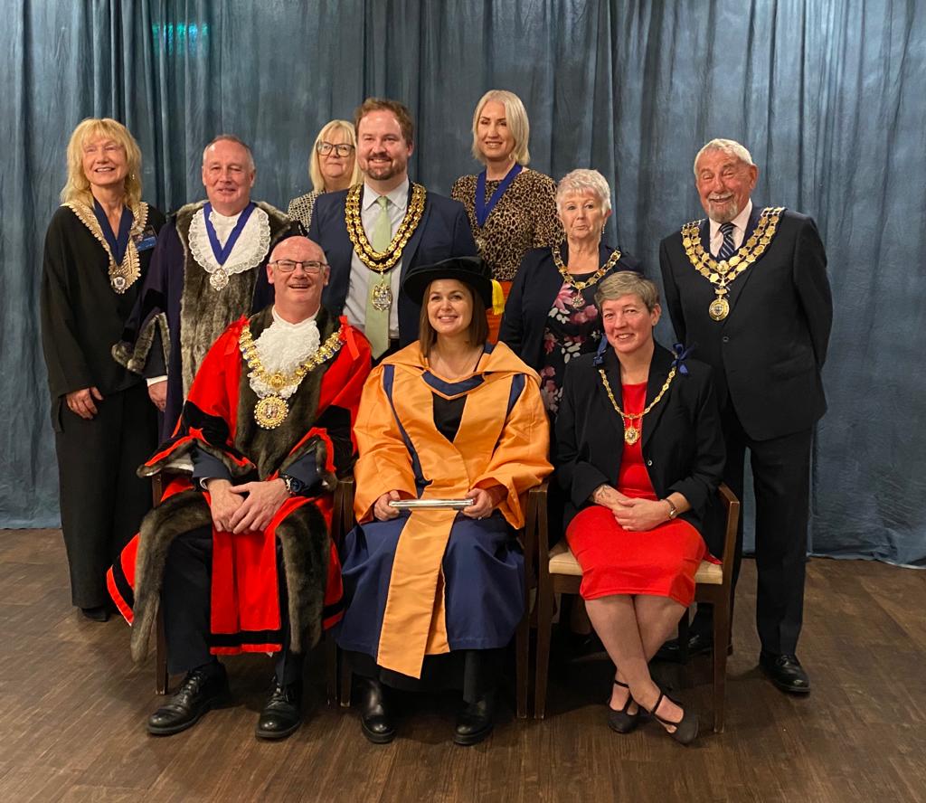 Thank you to @MrsGiFletcher for being guest speaker at the graduation ceremony for @SEUniCentre and for joining visiting mayoralty for photographs