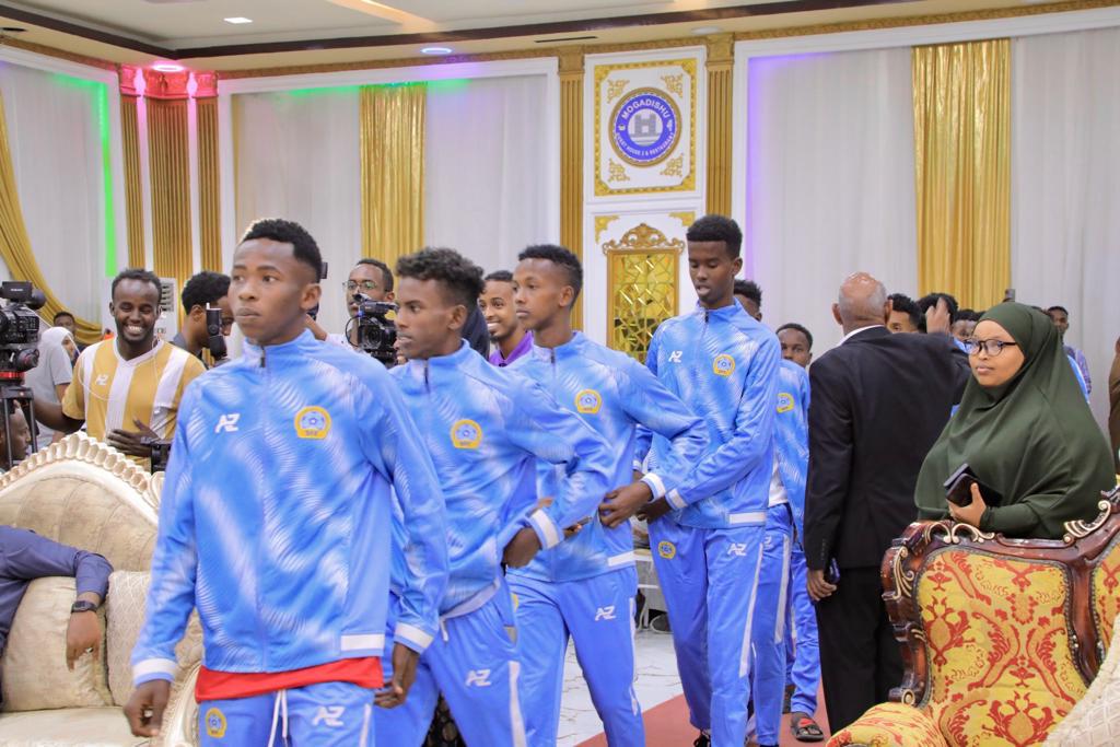 basma_amir's tweet photo. Waxaan Caawa magaalada #Muqdisho aan casho sharaf dhiirigalin ah iyo mid abaalmarin lagu gudoonsiiyay ugu sameenay xididgaha 17 jirada xulka #Somalia oo ah halyeeyadii guusha noosoo hoyay Koobkii #CECAFAZone, Waxaan dhalinyaradaan u rajeenayaa guul iyo mustaqbal ifaya https://t.co/JaxvLeCCGH