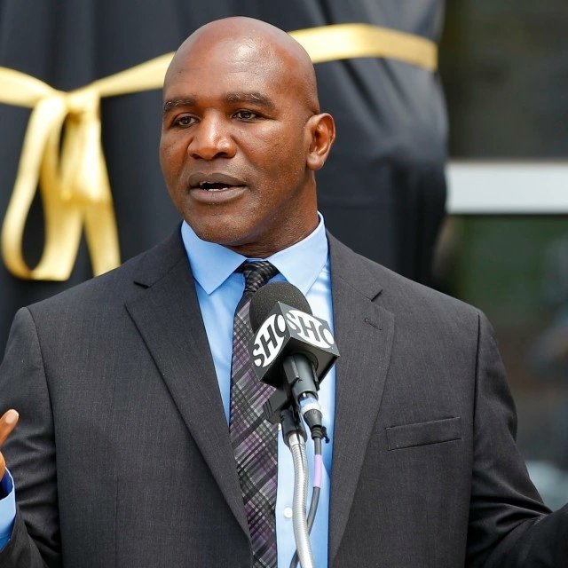 Aiy_fight's tweet photo. #onthisday in 1960 heavyweight Legend Evander Holyfield (@holyfield)  was born.

Holyfield grew up in Atlanda, Georgia were he started boxing at the age of 7 and would win numerous tournaments. He would later represent his country at the 1984 Olympic games and win a bronze medal https://t.co/cxEH321ygn