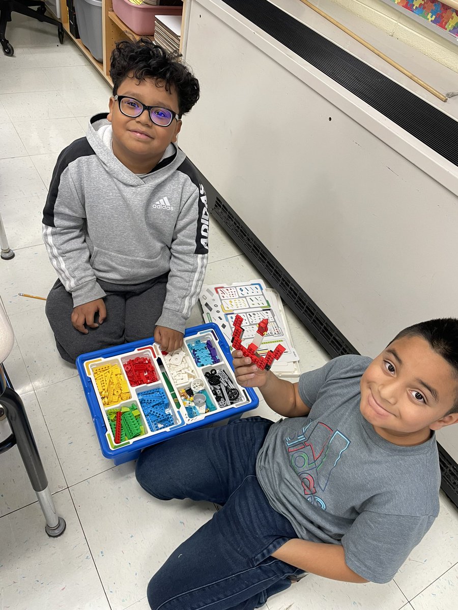 First Lego club challenge. Build a mascot for <a href="/Wesleyasd4/">Wesley School</a> These kids crushed it! #ASD4ALL
