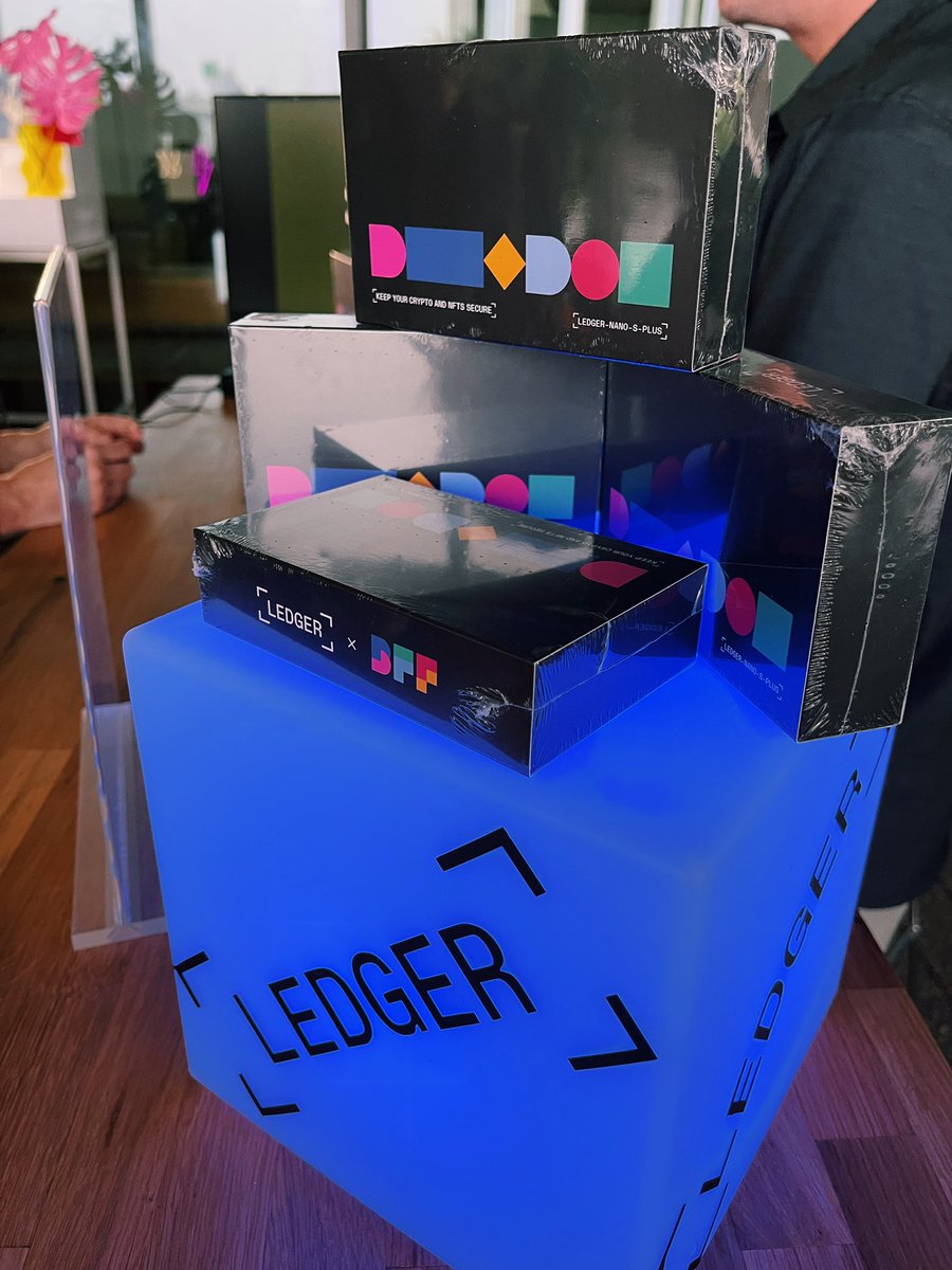 Ledger's tweet photo. Come find us at the @MyBFF “Bring Your BFF to Web3” event in Miami 🏝 https://t.co/WYGEDybVhL
