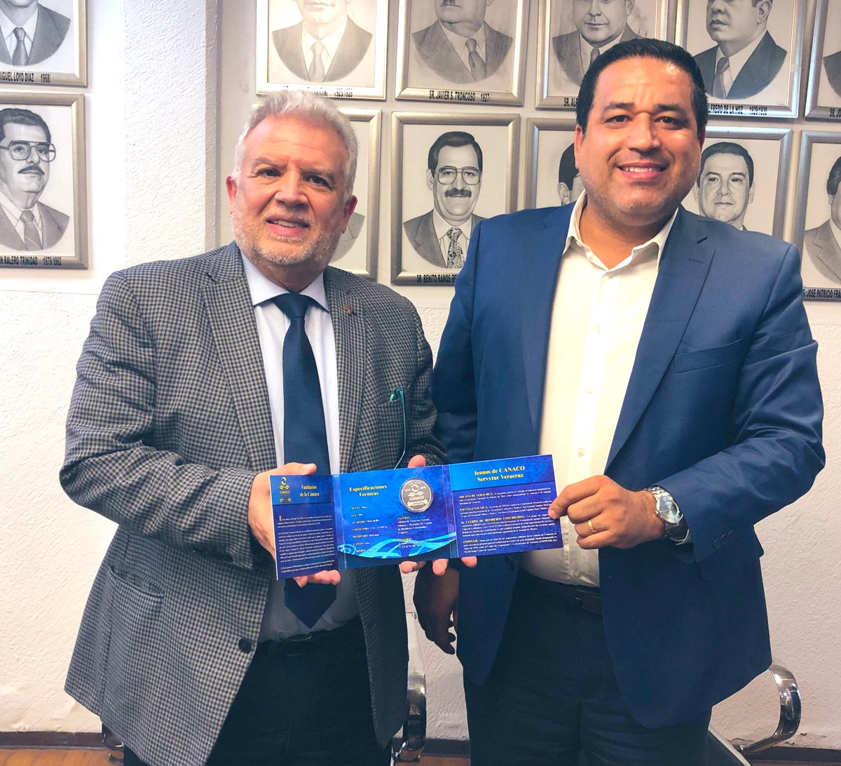UV_Veracruz's tweet photo. En busca de establecer puentes que permitan crear sinergias de colaboración entre la UV y sociedad, el Vicerrector #RegiónVeracruz , Rubén Edel Navarro, se reunió con el presidente de @Canaco_Veracruz Edi Alberto Martínez Tejeda en las instalaciones del organismo empresarial. https://t.co/6XfC4rocf8