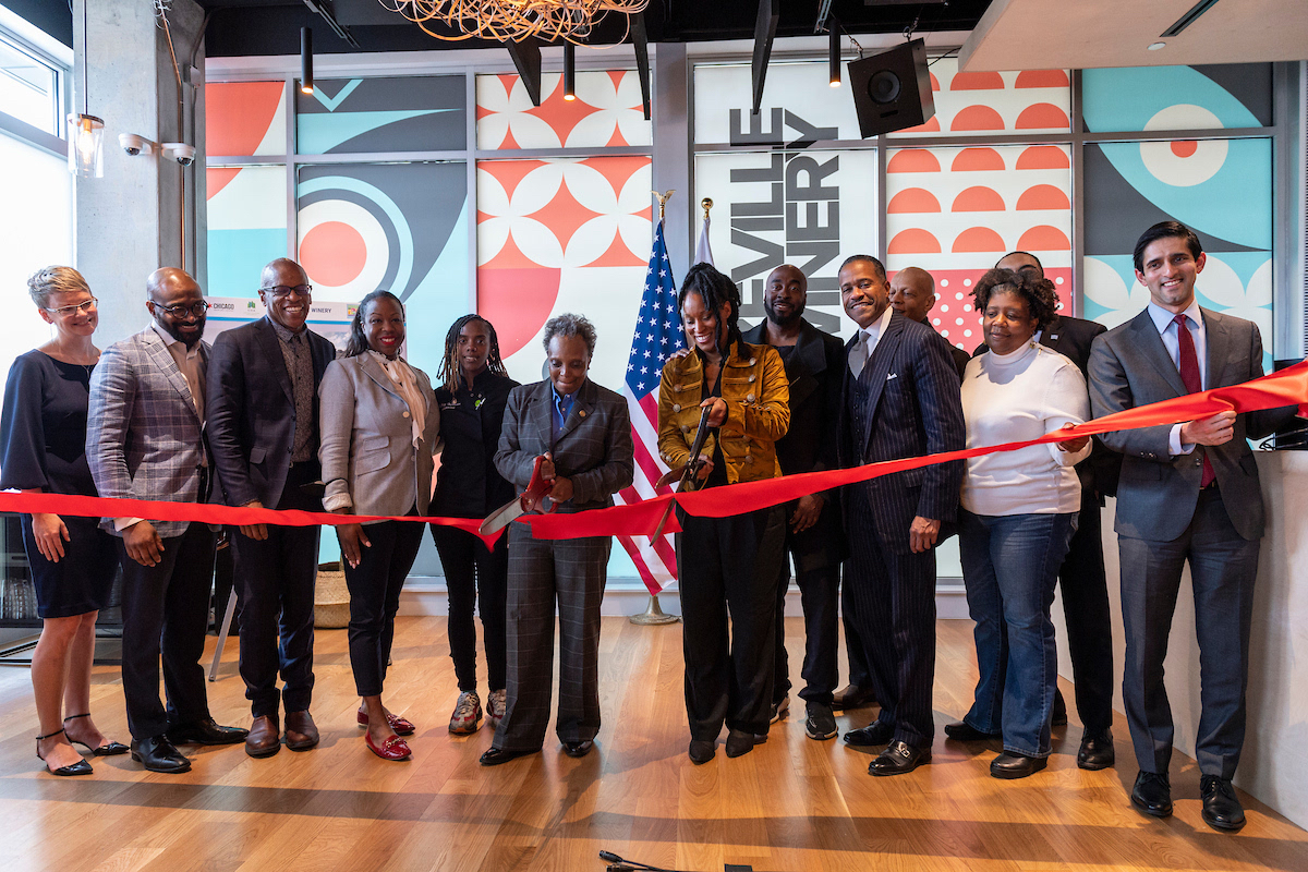 mayorlightfoot's tweet photo. #InvestSW continues to reshape previously underfunded neighborhoods. From fresh food hubs to high-end wineries, every neighborhood in our City deserves to be invested in for its residents. Learn more about our commitment to equitable investment here: https://t.co/d4Xyx1kIiB https://t.co/6GOrFhmznn
