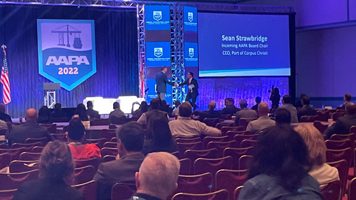 PortsUnited's tweet photo. Another #AAPAEvents Annual Convention and Expo in the books. 👏⚓️

Shaking hands and beginning a new chapter in AAPA history are AAPA President and CEO Chris Connor and the new AAPA Chairman Sean Strawbridge of @ThePortofCC.

Onward we work together. #PortsUnited https://t.co/jHtNAxrIT6