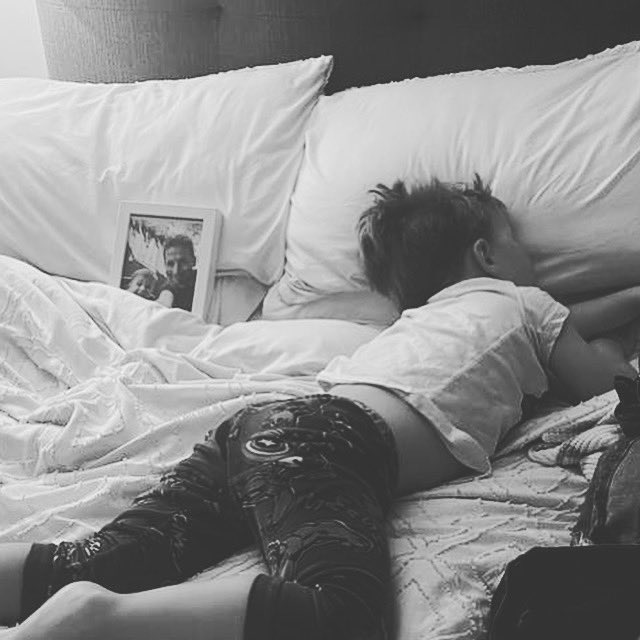 davidjharkin's tweet photo. Harry couldn’t sleep. Asked if I could sleep with him at 7.30pm. Told him it was a little early for me, but he could sleep in my side of the bed. We’ve come up to bed &amp; found he put his favourite picture of me &amp; him next to him and fell asleep. Couldn’t love him more! #dadoflads https://t.co/wau3aPgm5H