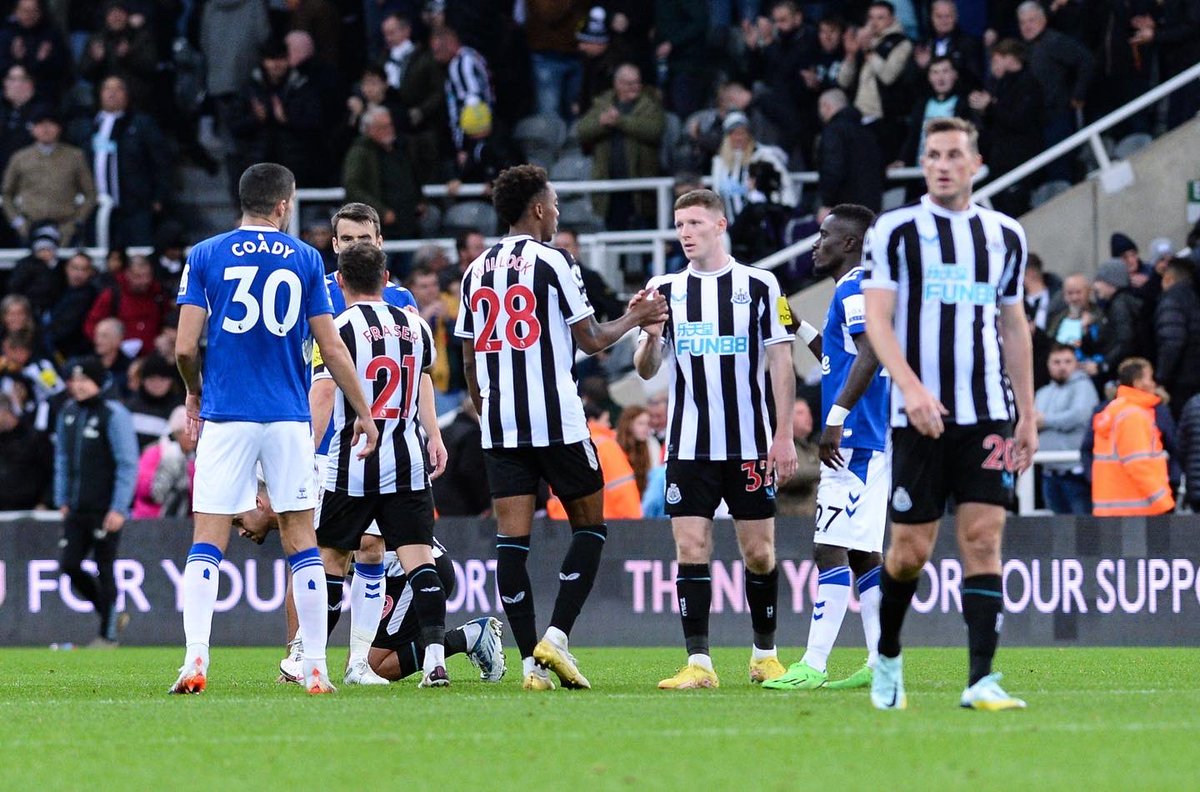 elljanderson's tweet photo. 3 points at St James under the lights 😍 https://t.co/1JRTToSapo