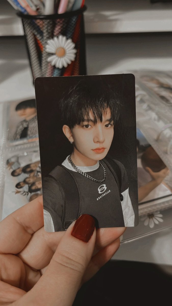 ifwonjay's tweet image. o heeseung ta um absurdo de gato nesse card