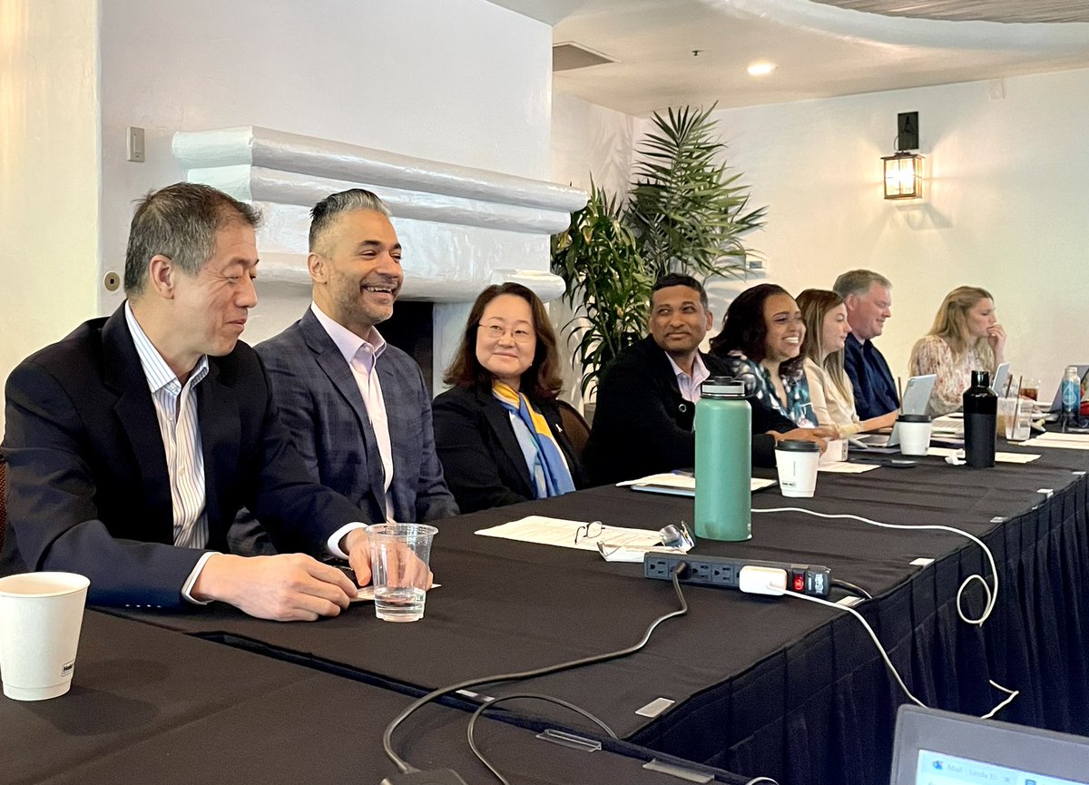 Linda_E_Carlson's tweet photo. Amazing @Integrativeonc board retreat today! So much energy, passion and great ideas from this fantastic group! #sio2022 @LyndaBalneaves @jmdeleem87 @chassebd @LaceyJudith @virajmaster @eugeneahn @TaraB_MD @tingbao2011 @Cakm77549 @write4wellness @dhopeinc @anamarialopezmd https://t.co/UHeDXe1sW8