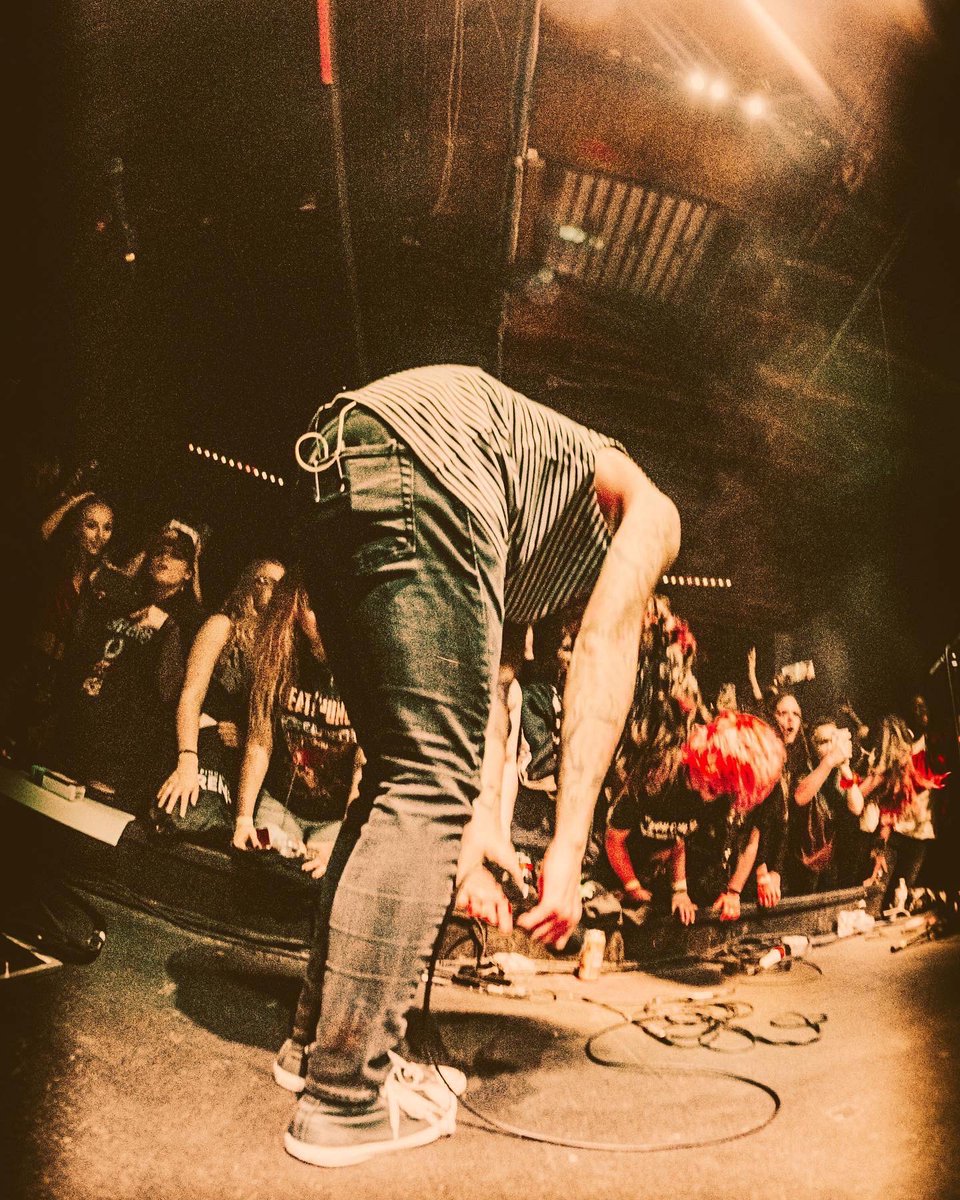 SWStheband's tweet photo. Having a lot of fun along the #completecollapse tour. Thanks to everyone whoโs come out to see us so far!! Tour moves to California tonight. ๐ธ: @klsmithmedia https://t.co/SfS22Jk1is