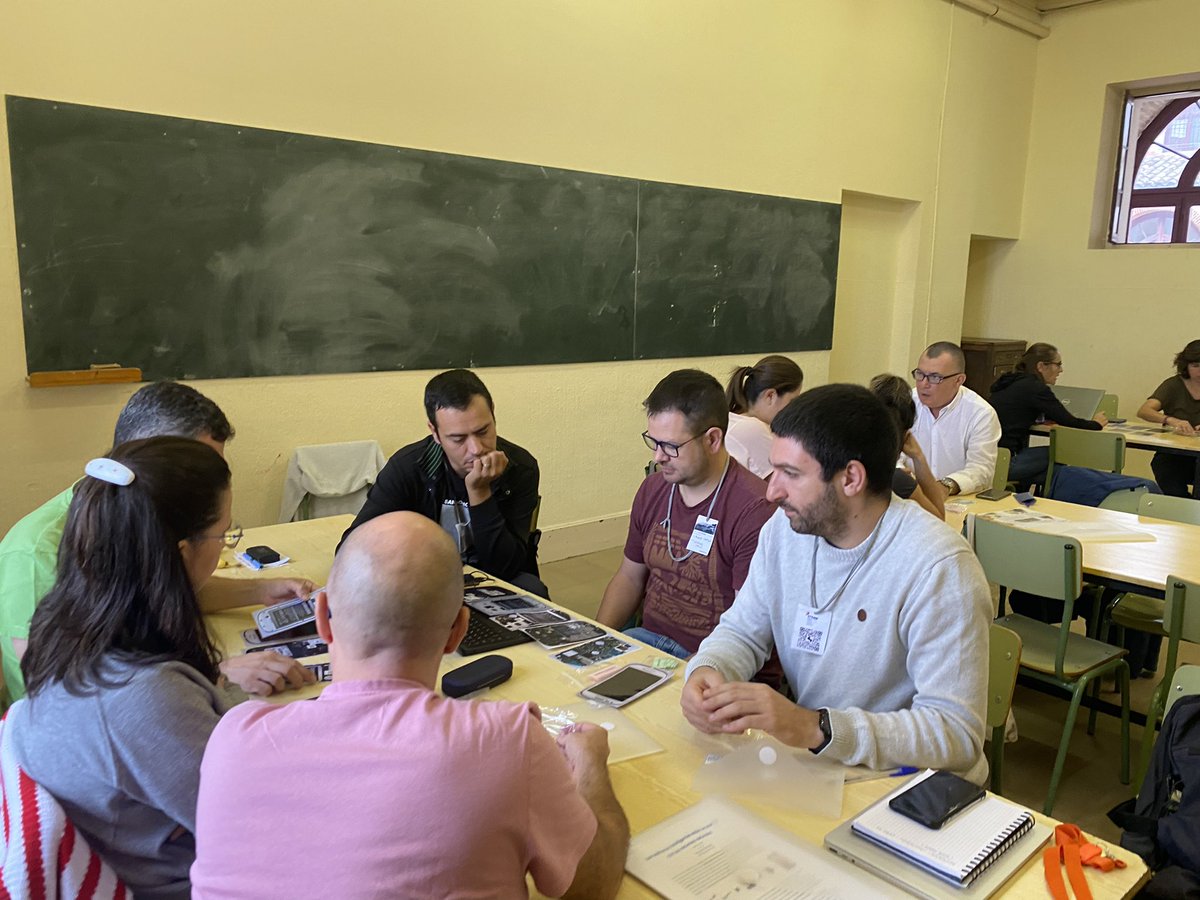 Molt enriquidor compartir amb #STEAMcat un exemple de situació d’aprenentatge que planteja reptes en el context dels smartphones amb vinculació als #ODS i al projecte #SecretsElementals Ben aviat al vostre abast! <a href="/educaciocat/">Educació</a> <a href="/JMoralCastrillo/">Jesús Moral</a>  <a href="/JoanCuevas/">Joan Cuevas 🎗</a>