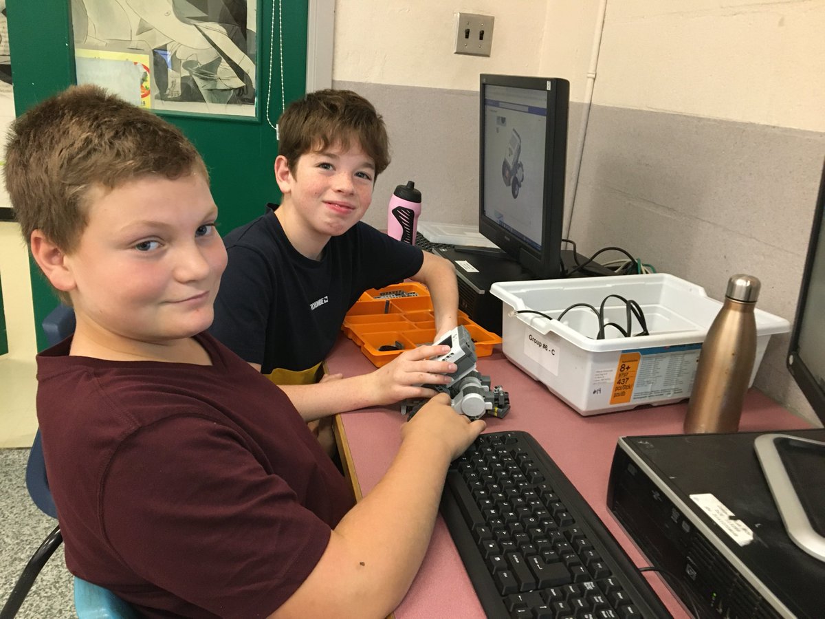 SSMS_Bobcats's tweet photo. SSMS Bobcats are learning all about LEGO robotics in their Technology X-class! https://t.co/xnzz26PgZw