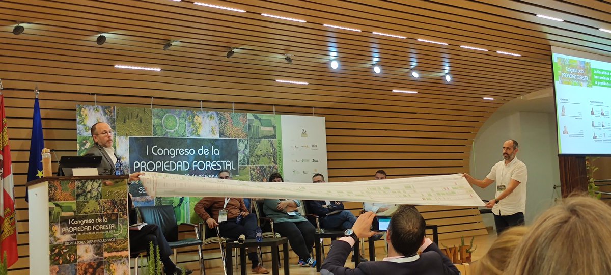 Dendronsolucion's tweet photo. La figura de montes de socios en formato papel.
Agradecidos de poder asistir al Congreso de la propiedad forestal. Experiencias de agrupaciones, concentraciones, gestión/abandono... tanto ámbito nacional como europeo. Esperamos replicar con éxito algunas de las ideas propuestas. https://t.co/GBfSa5VWjI