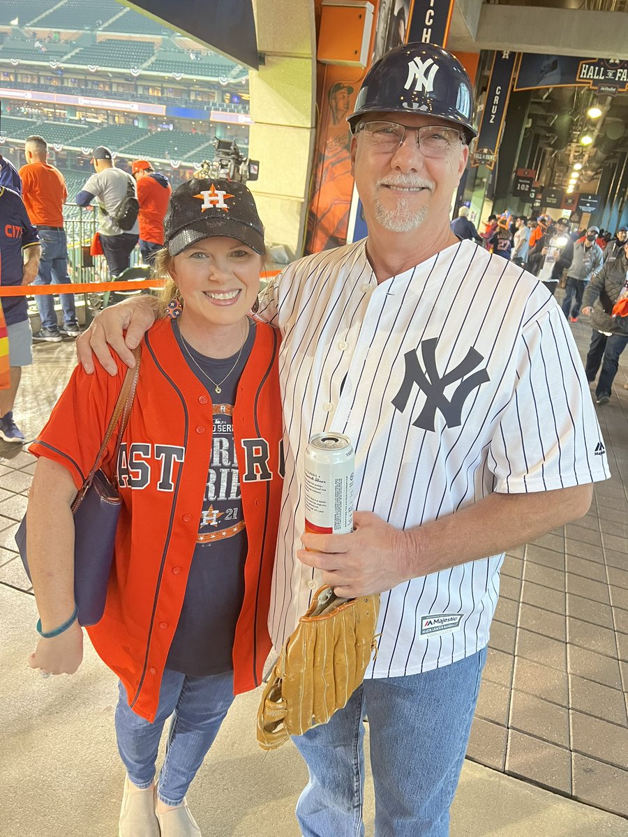 JuliaMorales's tweet photo. Paul and Laura Wojenski have been married 18 years. 😬 https://t.co/eJxMFALcWD