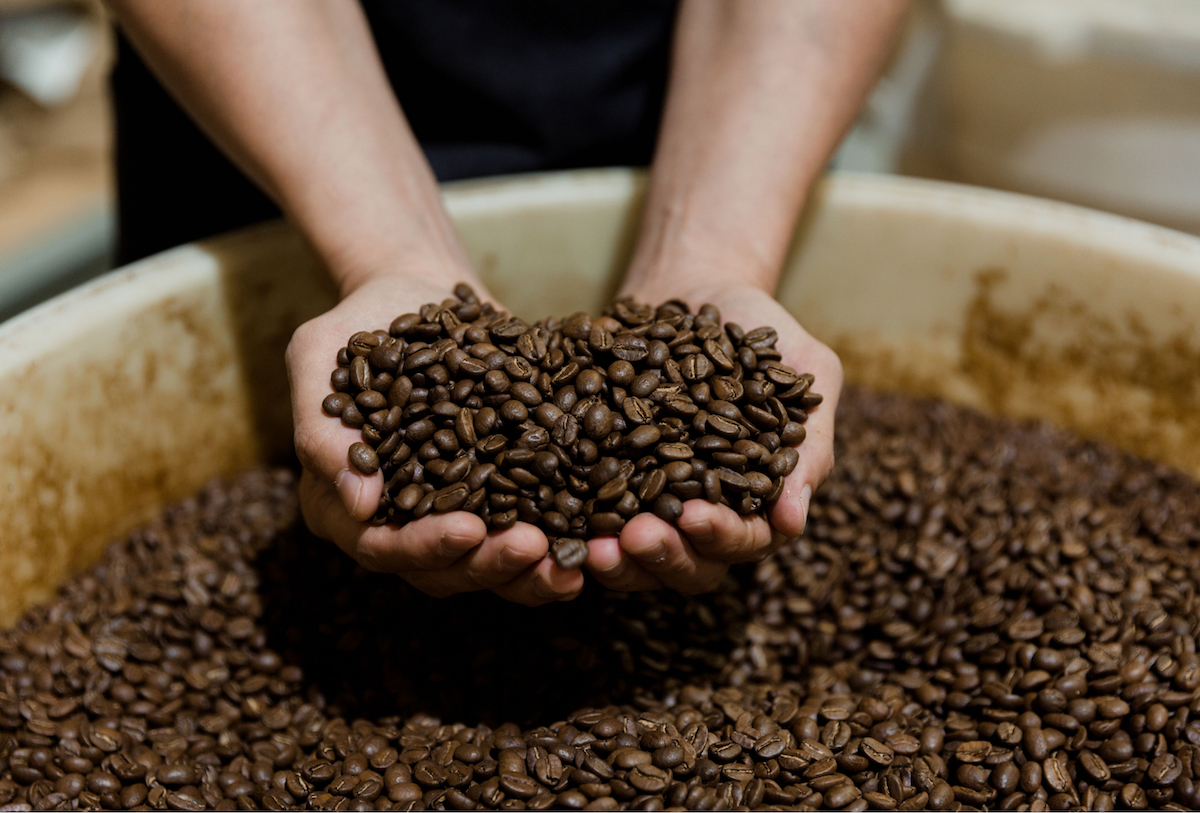 What makes Oliver's coffee the best on the road? It all starts with the beans.

Our bespoke Arabica blend is sustainable, single origin and 100% organic - sourced from small, high-altitude producers in Peru for a real, rich, velvety brew, every time. That's the Oliver's way.