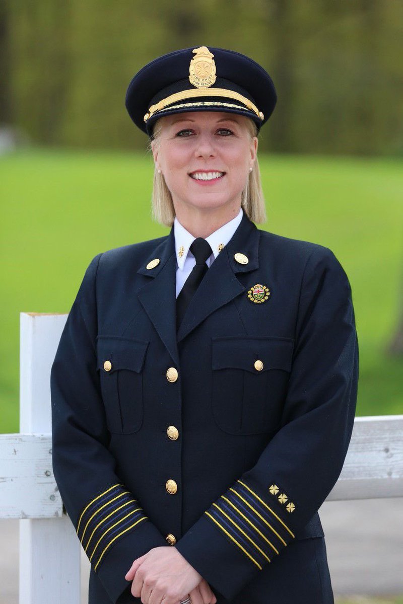 MayorCrombie's tweet photo. Congrats @MississaugaFES Chief Rizzi for being named one of @WXN’s 100 Most Powerful Women. She is a role model who constantly advocates for our first responders who put themselves at risk to keep us safe. Proud to have strong women in positions of leadership at @citymississauga. https://t.co/6i11ABHbwY