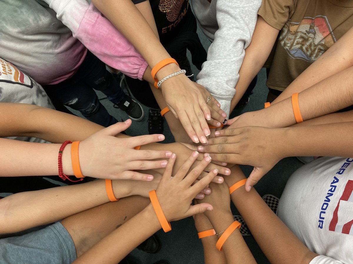 GlenwoodCVUSD's tweet photo. Celebrating Unity Day! Uniting against bullying! #GatorPower #GatorPride https://t.co/8yAn0TX9Cm