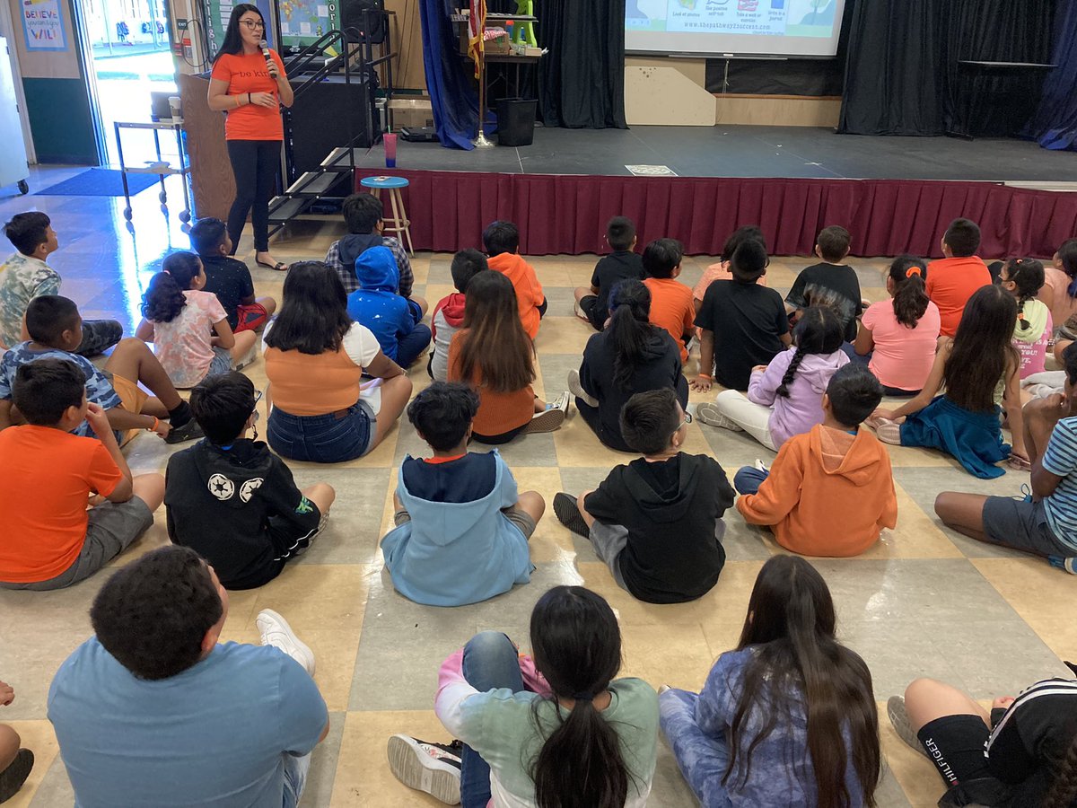 GlenwoodCVUSD's tweet photo. Celebrating Unity Day! Uniting against bullying! #GatorPower #GatorPride https://t.co/8yAn0TX9Cm