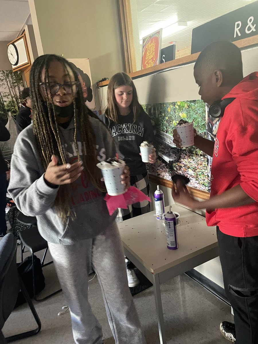 SarahPi35353767's tweet photo. Hot Chocolate “Coffee House” to share our writing and celebrate a strong end to quarter one!! #HFfreshmen #EnglishOne ♥️ https://t.co/uPranylVmG