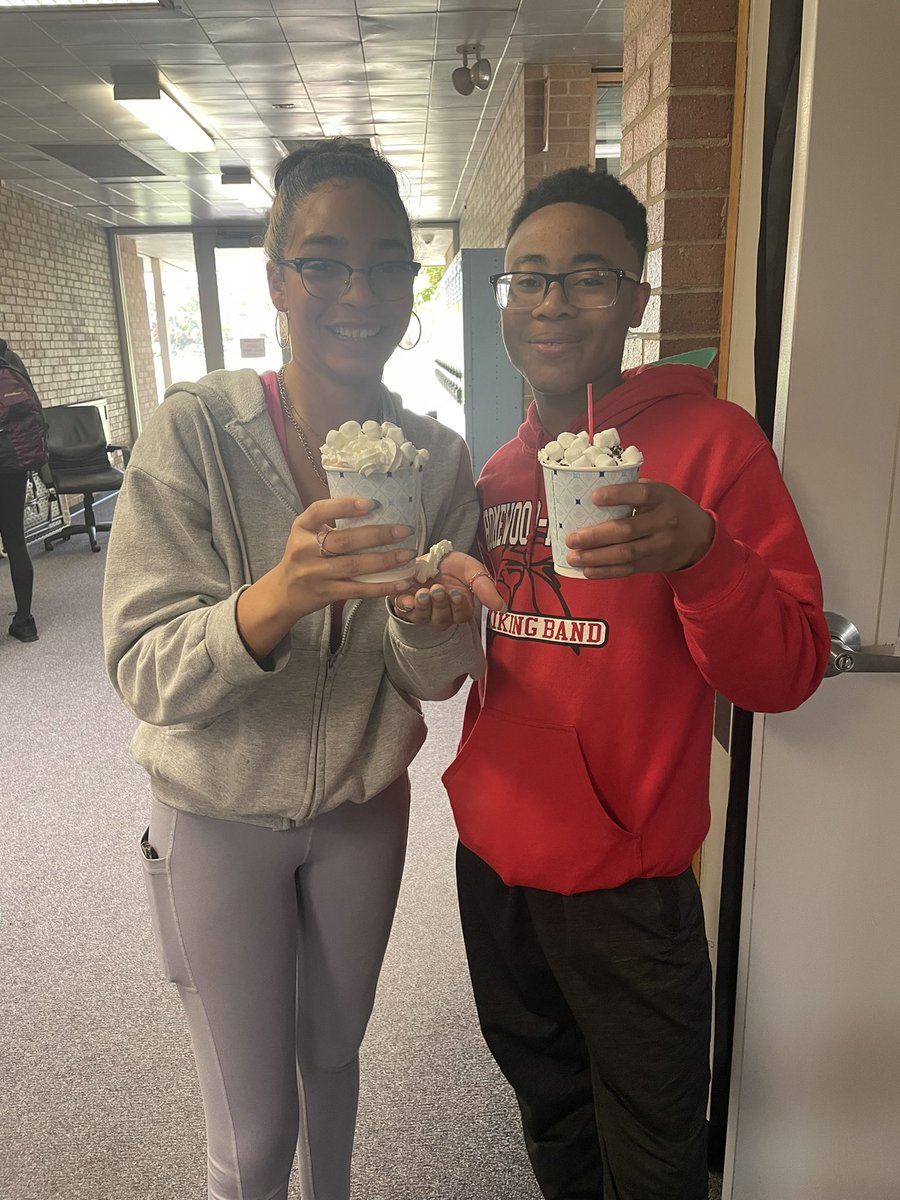 SarahPi35353767's tweet photo. Hot Chocolate “Coffee House” to share our writing and celebrate a strong end to quarter one!! #HFfreshmen #EnglishOne ♥️ https://t.co/uPranylVmG