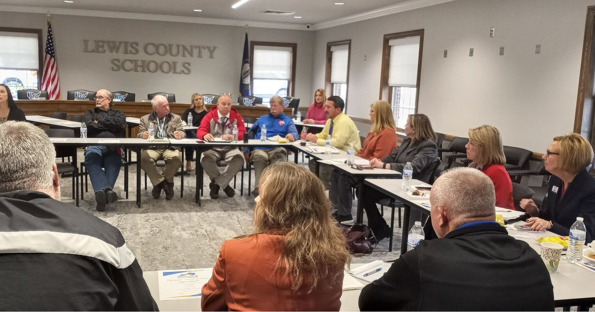 MCTCPresident's tweet photo. Thank you to Lewis County Schools for hosting us yesterday and letting us share all the great things happening at MCTC. I look forward to working with you all! #MCTCproud #KCTCS https://t.co/5UD3qFbt65