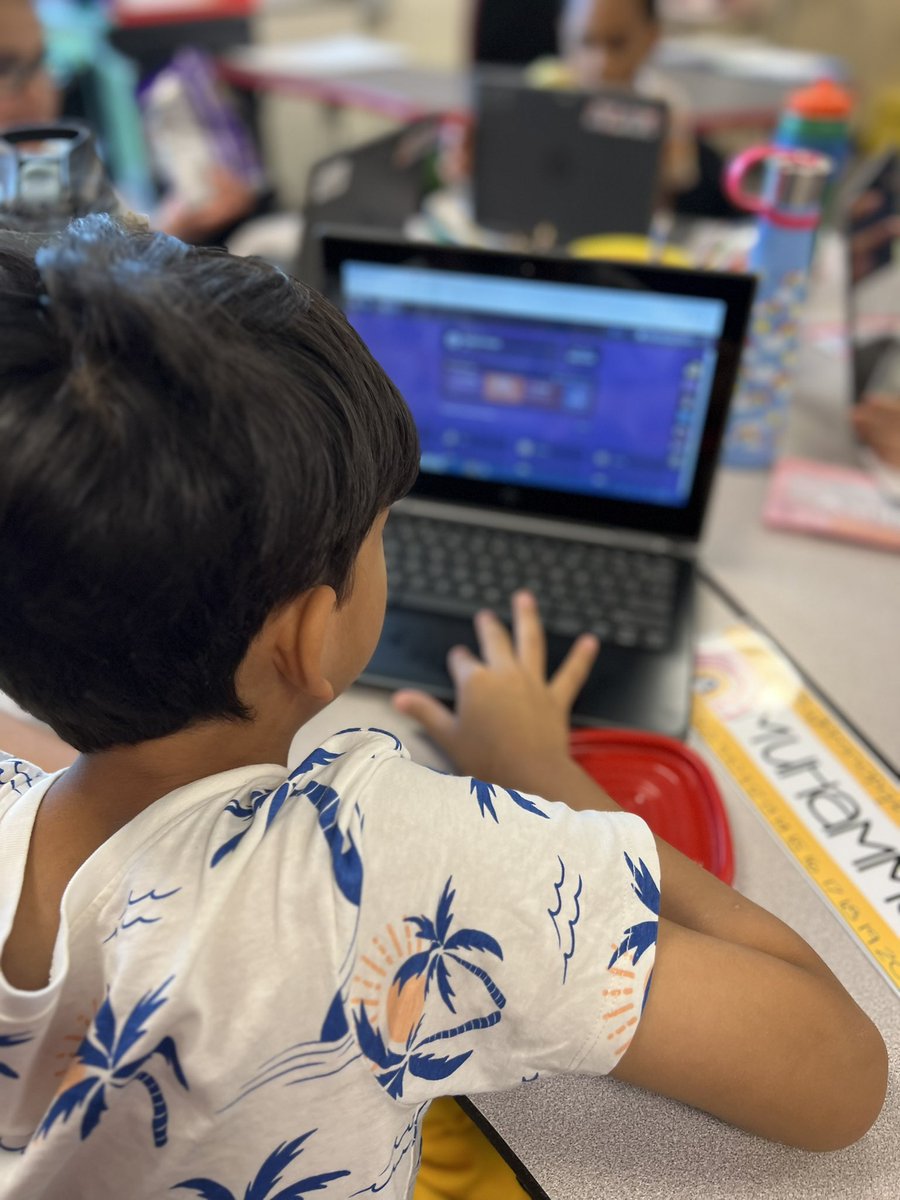 We tested out @quizizz in @vronszaloki 3rd grade at @ChrisYungES class to review for an upcoming geography end of unit test! We loved all of the (new to us) features and can’t wait to try it again! @KyleNiemis @PWCS_HSS #pwcsitc