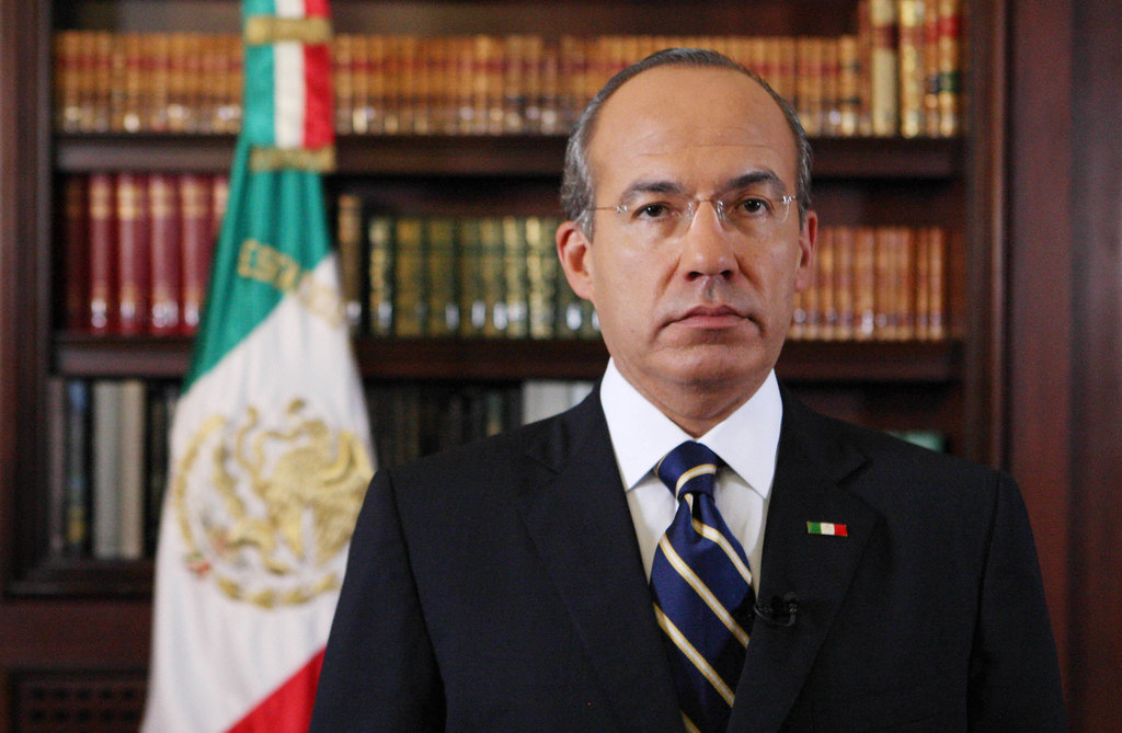 Felipe Calderón contuvo una pandemia, enfrentó una crisis económica global, le asesinaron 2 secretarios de gobernación, sufrió un intento de golpe de estado, desapareció un sindicato corrupto, enfrentó a poderosos carteles, y aun así había crecimiento y redujo la deuda externa.