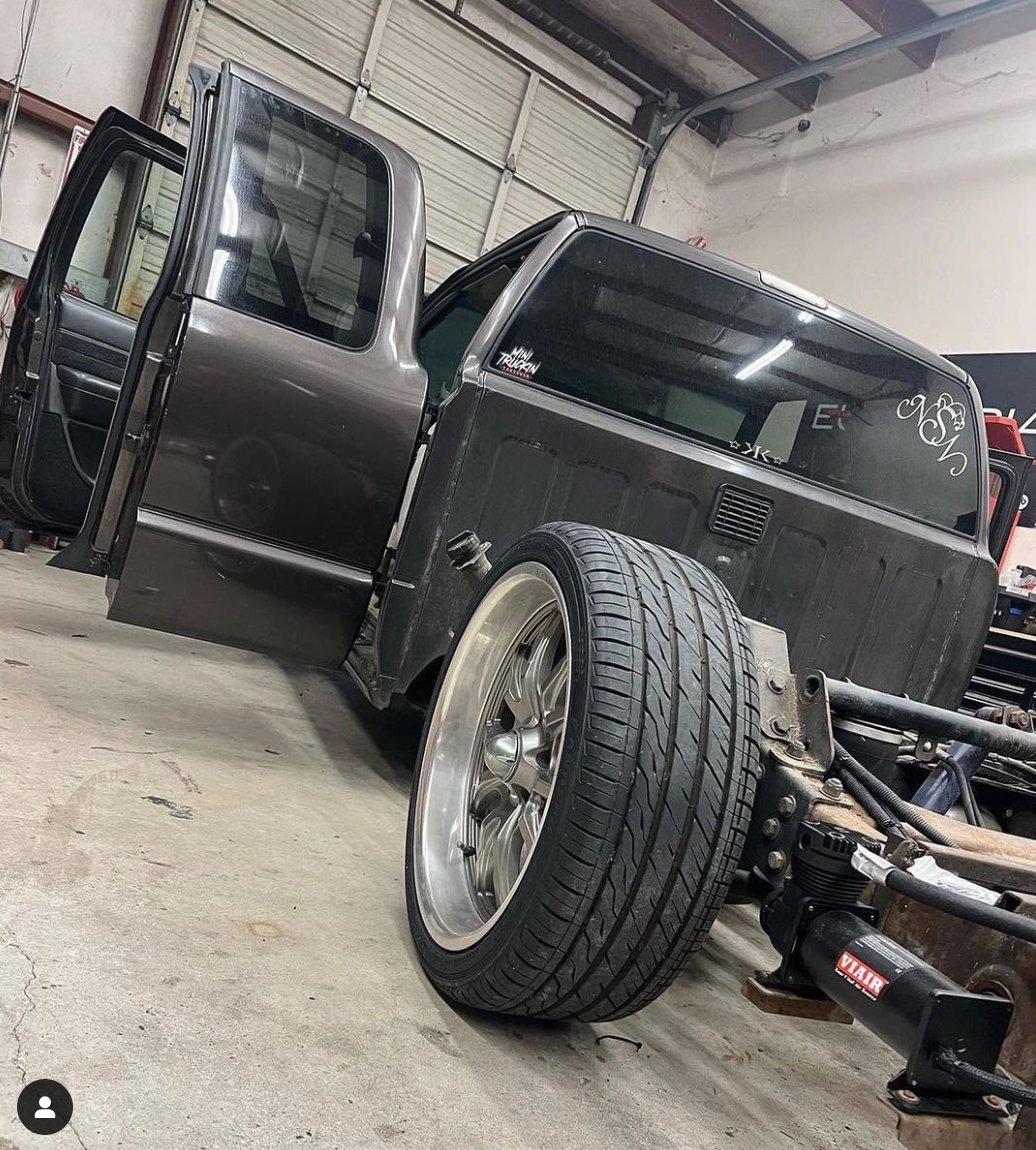 @minitruckin_takeover ⚡️⚡️ @tyler_slimm Truck is almost ready for @lastresortshow ! #VIAIRequipped⁣ #poweredbyviair #viair #airsuspension #compressor #airride #airdout #gotair #slammedsociety #dailydriven #showtruck #stanced #stancewars