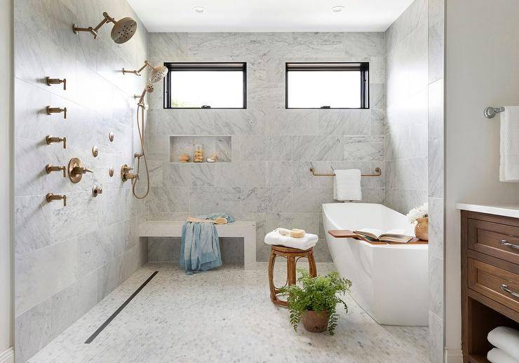 Kendra__Live's tweet photo. What a great galley of walk in showers 😲 https://t.co/0BUDAxvfcL https://t.co/ppEVtyEgnS