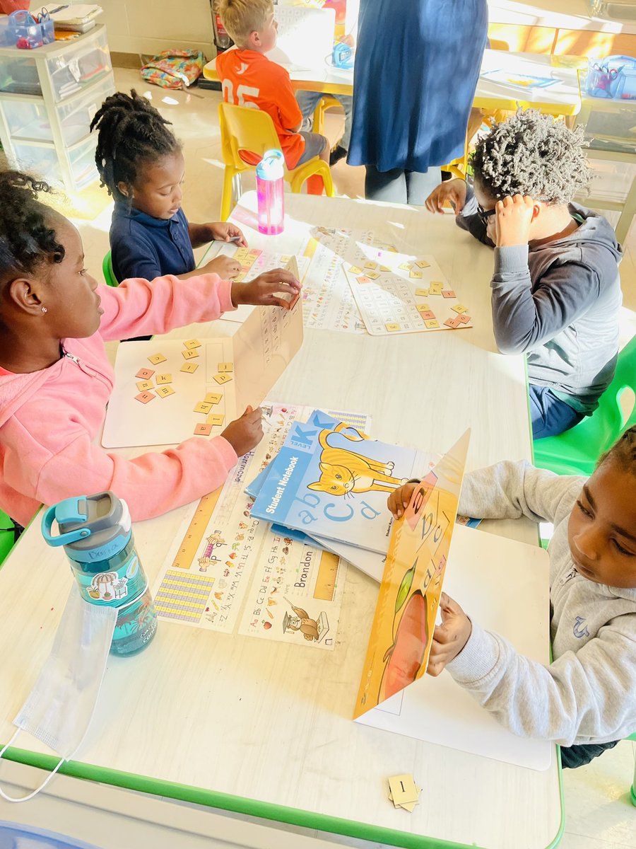 drkalag's tweet photo. Great to see Fundations instruction in action @parksideaps 🏫 #APS5InAction #APSNextLevel #JMC #NewEyes @WilhelminaRegi3 @ParksideIB @principalfoster @Selenaflorence @apsupdate @PrejeanHarris https://t.co/2YNepMfniL