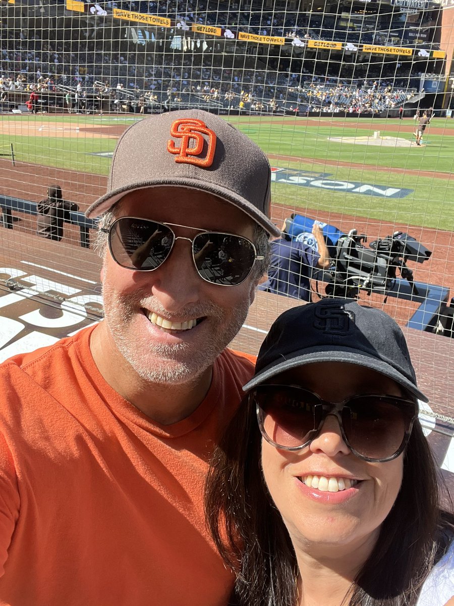 midilauro's tweet photo. #TimeToShine @Padres https://t.co/ROHlsFHglJ