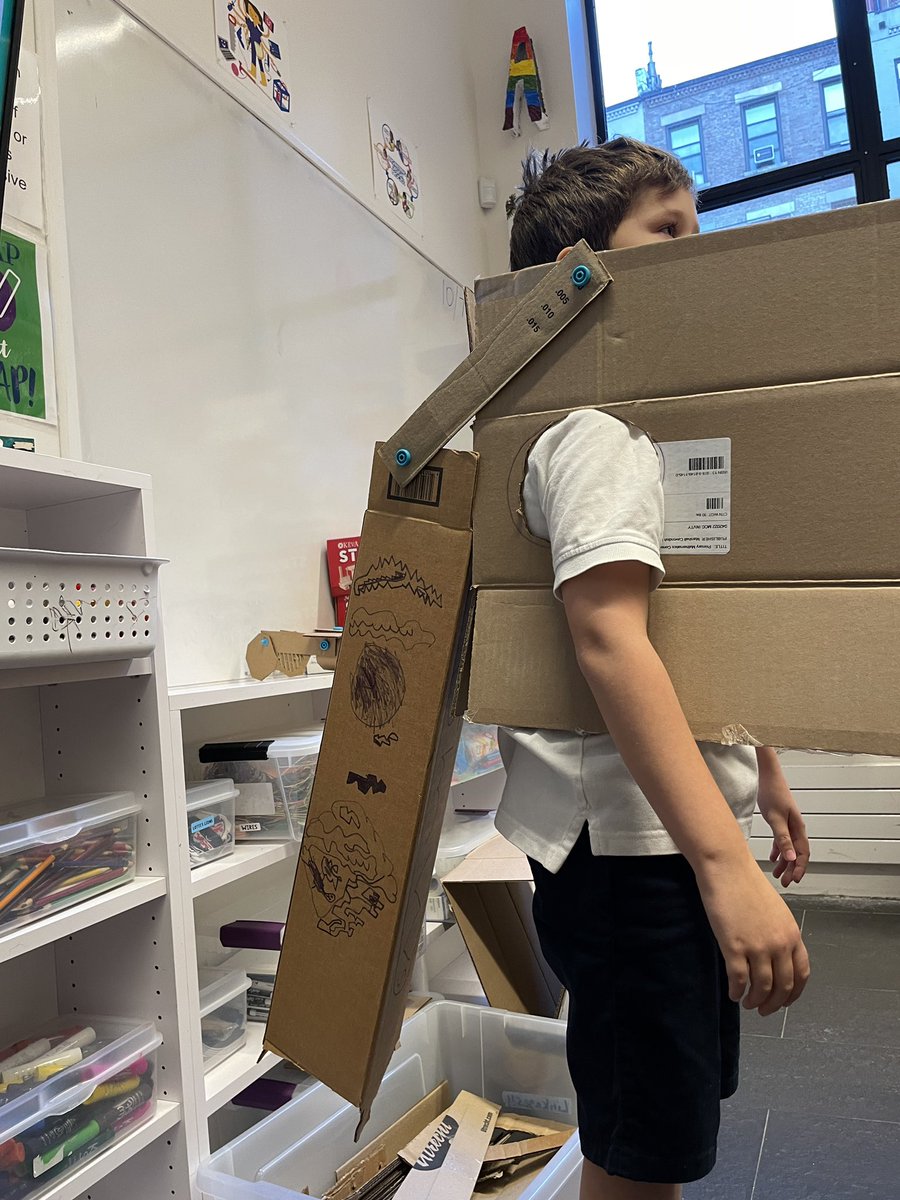 reidgreenblue's tweet photo. The other 3rd grade class brought their @Makedo A Game and made some incredible cardboard space suits. The first picture is my fave, it’s an octopus alien sign language backpack 🐙👽🤖 #pyp #pypdesign #makered https://t.co/v6hlxzzDyh