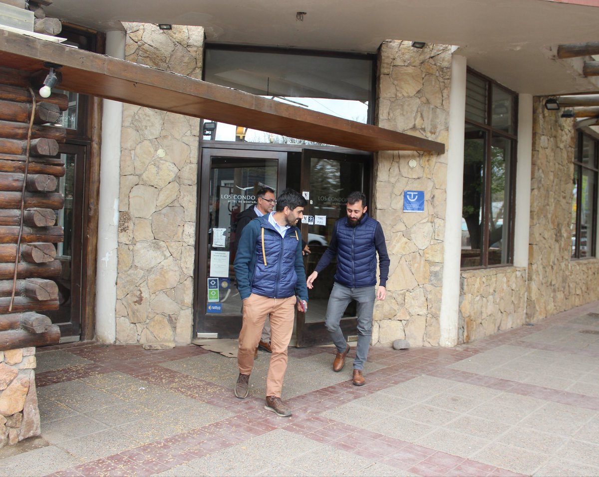 cgalloc's tweet photo. 👉🏽También con @navarrogonzalo, responsable de la Agencia Territorial Mendoza del @MinTrabajoAR, recorrimos comercios del distrito para informar sobre el #ProgramaDeBeneficios de ANSES y los distintos programas que tienen como objetivo la generación de nuevos puestos en el sector https://t.co/krnirDLBGW