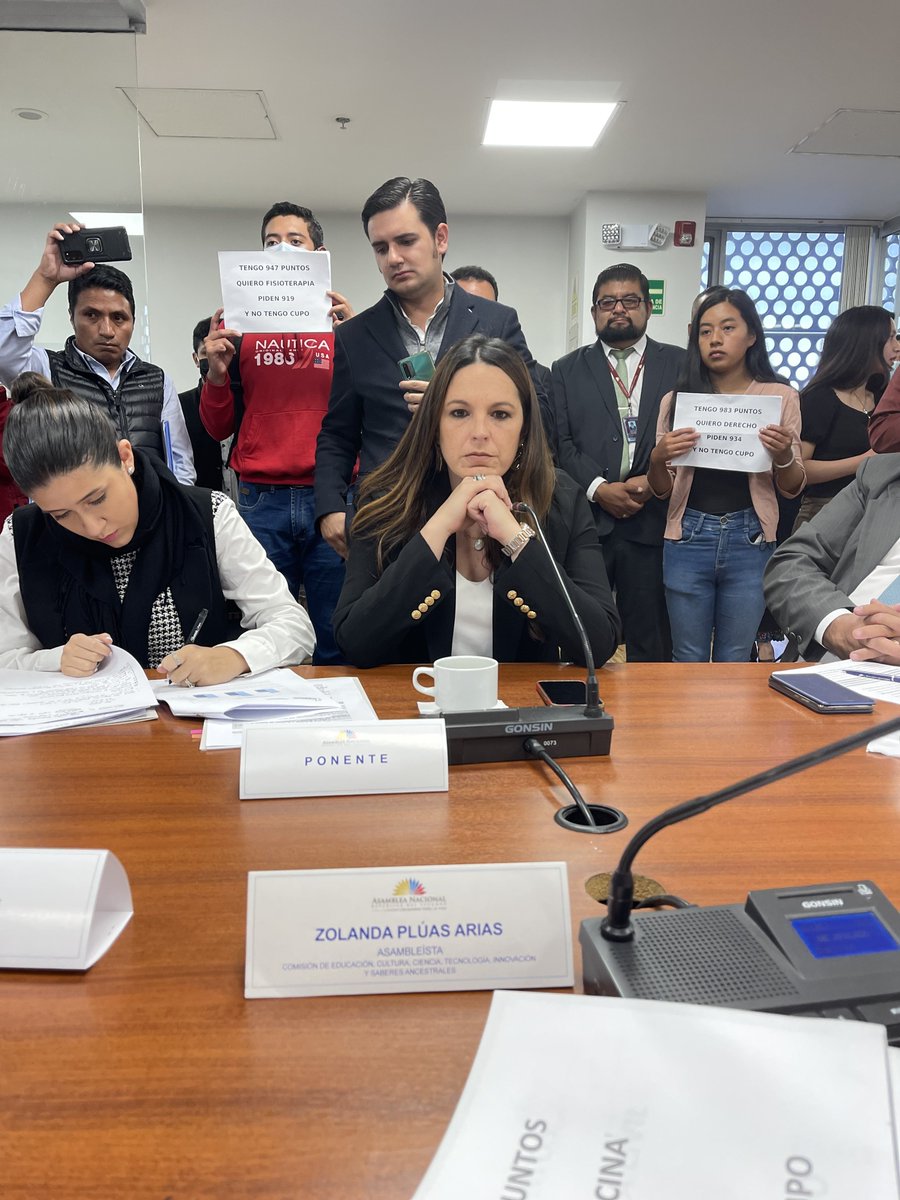 ManuelMedinaQ's tweet photo. Comparecencia de la secretaria de @senescyt para esclarecer las denuncias en la adjudicación de cupos para la universidad, en el #ExamenTransformar #FiscalizaciónEducación https://t.co/1ug7lFgMFb