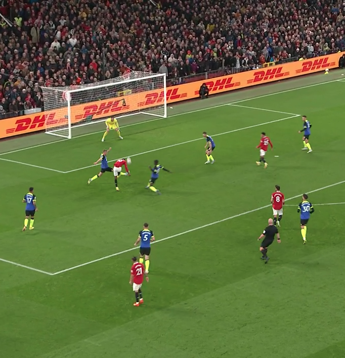 ManUnitedZone's tweet photo. Henry on Rashford: " You open the goal up. Just finish it.   Place it, why hard? Side foot, goal. See you later." 

Evra: " Not everyone has your brain Henry." 

Henry: " I know but you have one, use it." [@primevideosport] https://t.co/HyFBC0Olk8