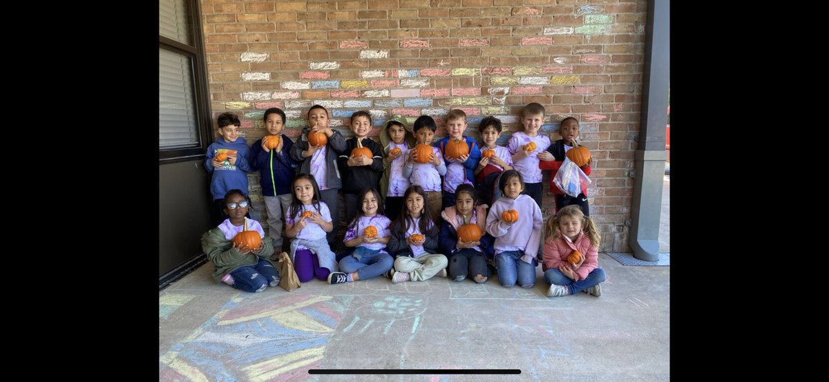 Melly_Jimenez's tweet photo. Fall field trip. Old MacDonalds farm https://t.co/mrGBTVvq6K