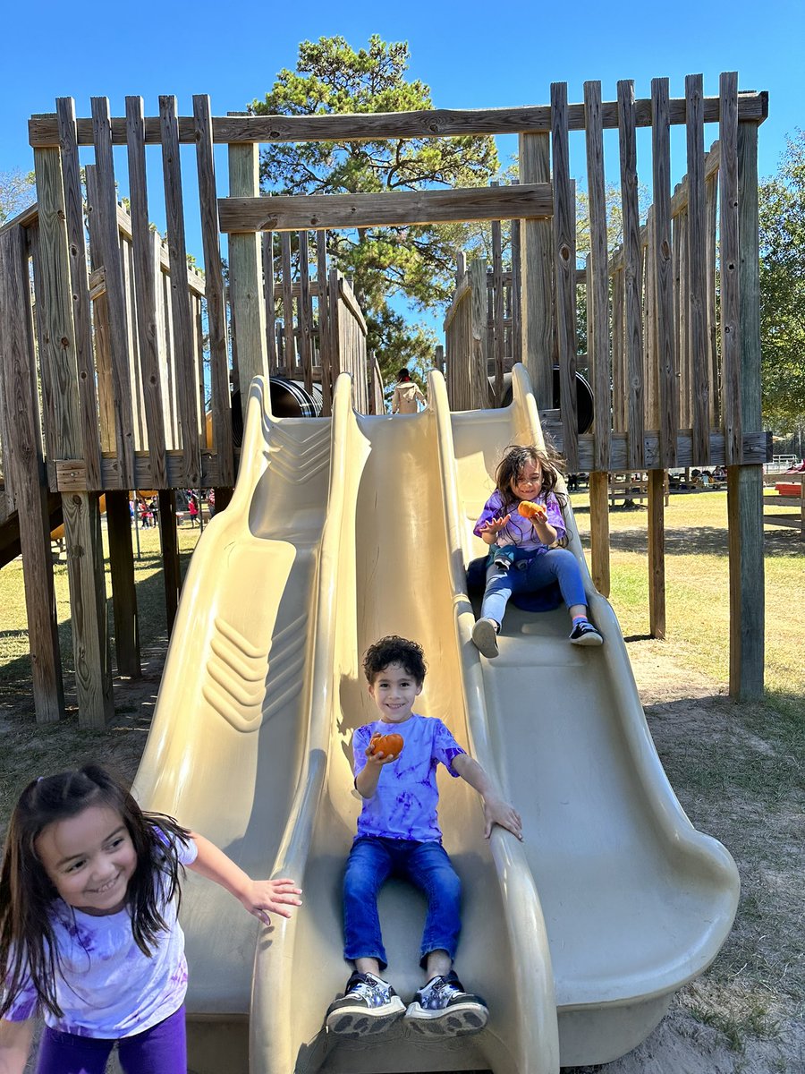 Melly_Jimenez's tweet photo. Fall field trip. Old MacDonalds farm https://t.co/mrGBTVvq6K