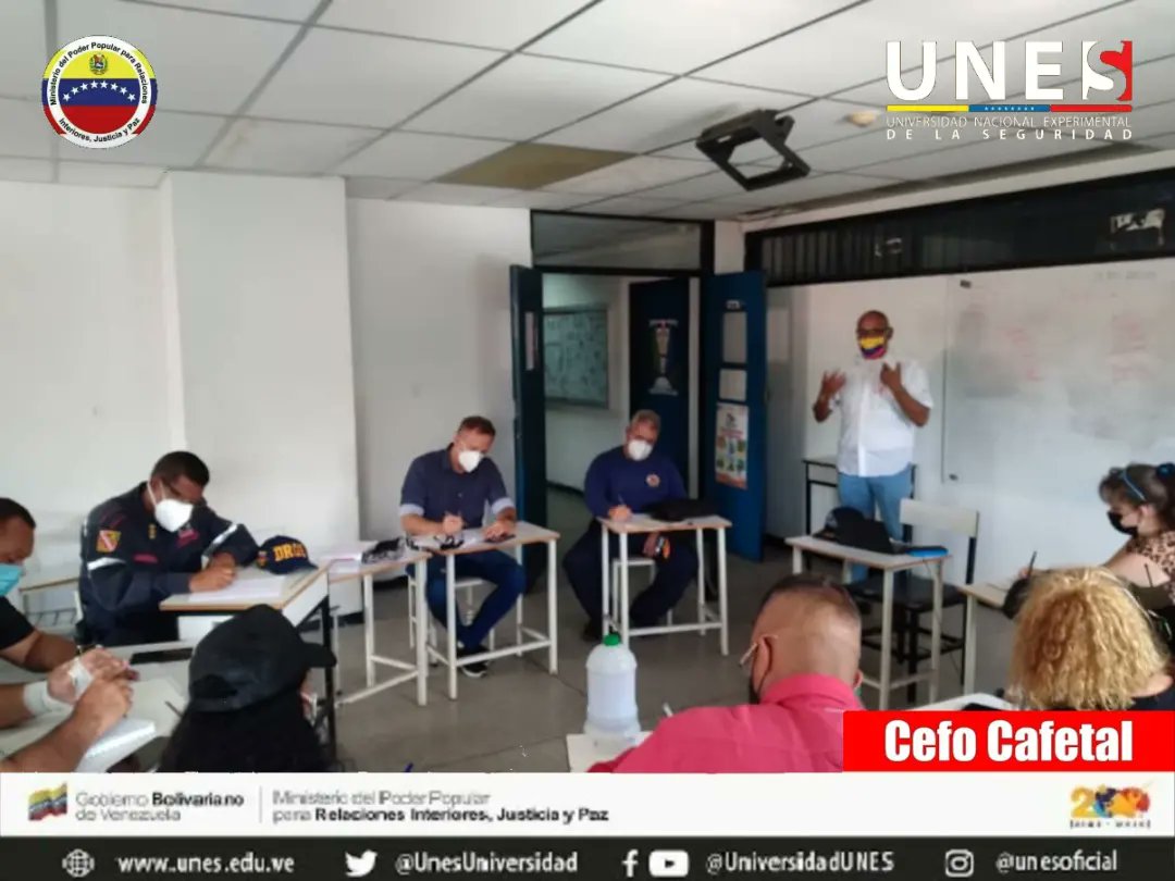 #PuebloUnidoYActivo 🇻🇪 Se impartió la clase de Seminario de Investigación lV, a los Estudiantes de la Maestría en Seguridad Ciudadana, Mención Bomberil,  por parte del Gral (B) Dr. Larry Carrera M. Donde se evaluó el estatus del Trabajo de Grado.

<a href="/dr/">Dan Rowden</a>.lacamer 
@_dttocapitalunes_