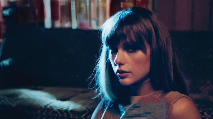 SpeakNowLA1's tweet photo. I finally remembered to do this on time so yay me 🥺

Day 11 of #12DaysOfTaylor : Favorite era

As a whole is reputation but my favorite visually is Red and Midnights is up there since is the first one I'm living https://t.co/QwGWOktvUa