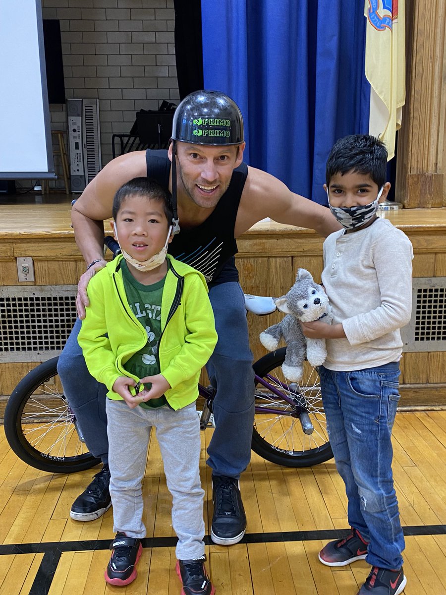 Hillside_Elem's tweet photo. Special thanks to the Hillside PTA for sponsoring today’s Flowstyle BMX Assembly by Lesson aLIVE. Stephen Cerra’s tricks were amazing, as were his important messages about self-confidence and bullying! Our huskies had a great time! @LivSchools @LessonAlive #Hillsidehasheart https://t.co/sRtGx7XmYc