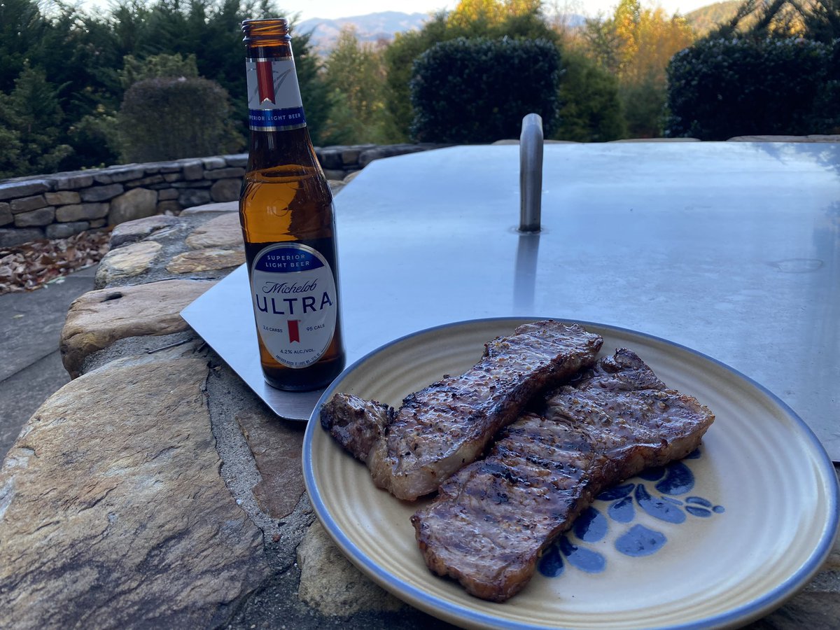 EugeneHoward_'s tweet photo. Good evening #steak #michultra #beer #outdoor #cabin #Wednesdayvibe https://t.co/PyTxas9aXb