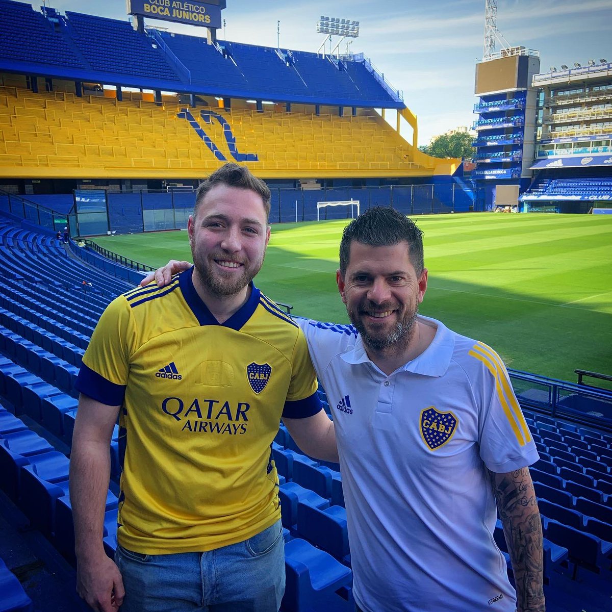 ArielAlessio's tweet photo. Todos somos Fede..
El hincha de Boca está loco?
Si, está loco.
Bostero cantando las canciones de Boca estando aún anestesiado luego de una operación de columna.
💙💛💙 https://t.co/Sw2OdXzpNU