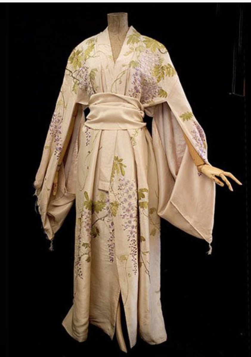 MadameGilflurt's tweet photo. A true #Frockingfabulous stunner, of 1905. #fashionhistory via Vintage Textile https://t.co/M83WAbQyId
