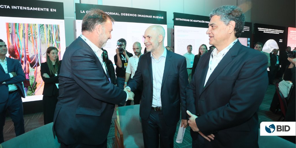 el_BID's tweet photo. Hoy dimos inicio a la #ReuniónDeAlcaldes2022, un espacio colaborativo que reúne a más de 30 alcaldes y delegados de #AméricaLatina y el #Caribe para enfrentar los desafíos urbanos y escalar la acción climática. https://t.co/BTe2FQV7om