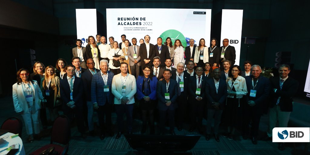 el_BID's tweet photo. Hoy dimos inicio a la #ReuniónDeAlcaldes2022, un espacio colaborativo que reúne a más de 30 alcaldes y delegados de #AméricaLatina y el #Caribe para enfrentar los desafíos urbanos y escalar la acción climática. https://t.co/BTe2FQV7om