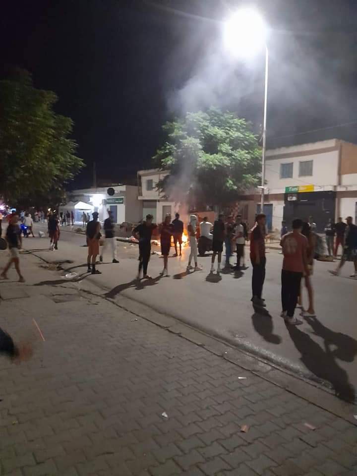 SKhmira's tweet photo. Protests and Blocked roads in El Kram, Tunis...

#Tunisia
#Protests https://t.co/pn6UsWjcVb