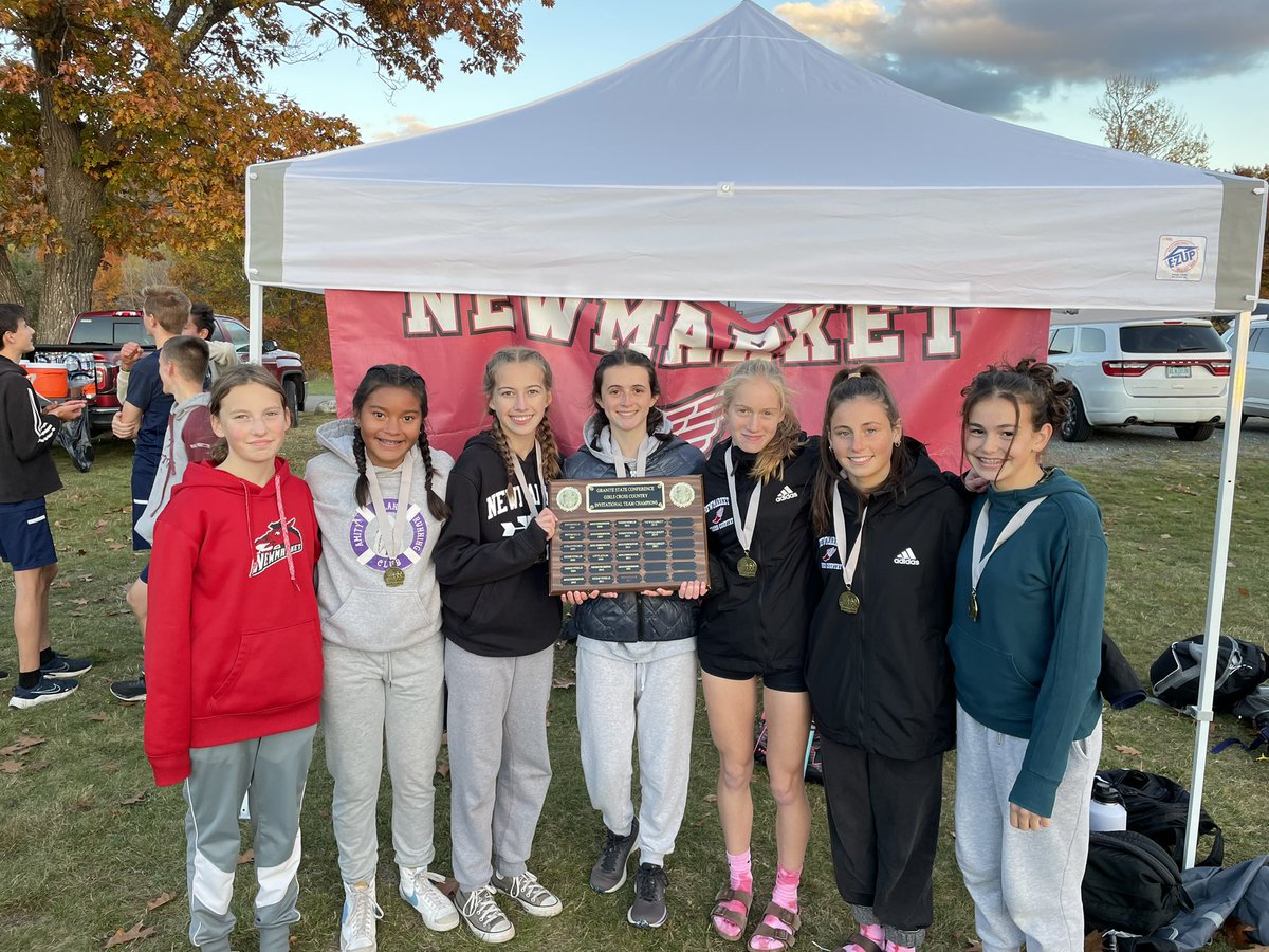 NewmarketXC_TF's tweet photo. The plaque is back! Mules take 6 of the top 10 spots at GSC. Jaron takes 2nd in the boys race. #bringbacktheplaque #hometothemules #leafpeepers #fastmules #wearespeed https://t.co/gUdtB1xZkP