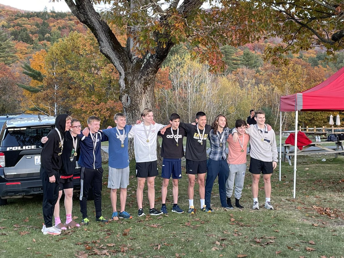 NewmarketXC_TF's tweet photo. The plaque is back! Mules take 6 of the top 10 spots at GSC. Jaron takes 2nd in the boys race. #bringbacktheplaque #hometothemules #leafpeepers #fastmules #wearespeed https://t.co/gUdtB1xZkP